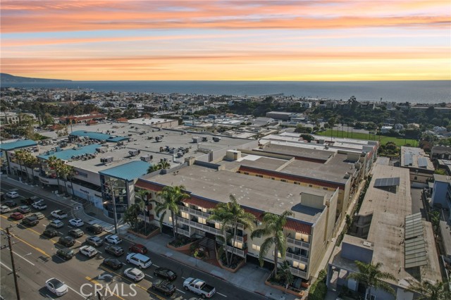 1707 Pacific Coast Highway, Hermosa Beach, California 90254, 2 Bedrooms Bedrooms, ,2 BathroomsBathrooms,Residential,Sold,Pacific Coast Highway,SB24105378