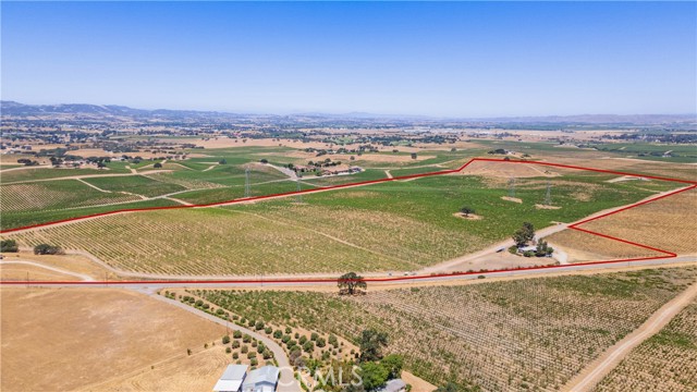 4950 Union Rd, Paso Robles CA: https://media.crmls.org/medias/e578e61f-c0a5-4654-9a36-210e70e342ad.jpg