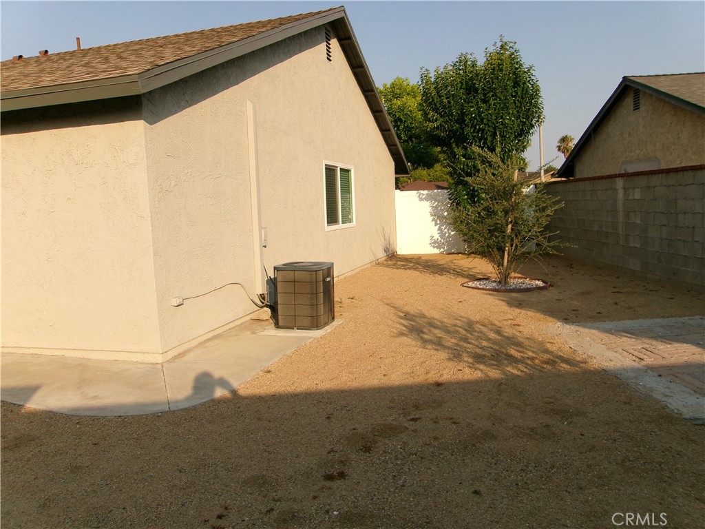 https://media.crmls.org/medias/e57960df-ef4c-4061-98af-861f61096177.jpg?preset=X-Large