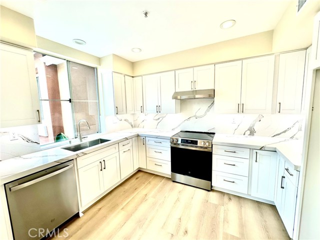 505 Marinella Aisle, Irvine CA: https://media.crmls.org/medias/e579cfb5-57f3-48d7-b3f3-bdc878bb7842.jpg