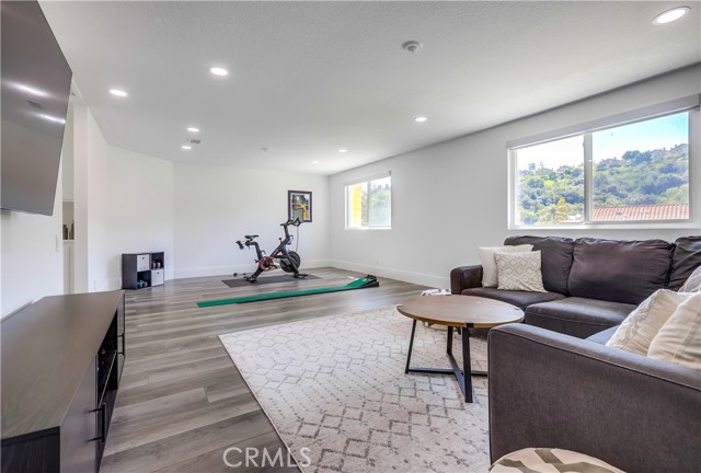 19416 Shadow Oak Drive, Lake Forest CA: https://media.crmls.org/medias/e57ad5f2-b138-424b-8752-363fb5d3c2f0.jpg