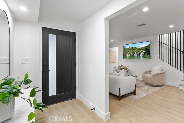 Detail Gallery Image 6 of 45 For 6091 Navajo, Westminster,  CA 92683 - 6 Beds | 5 Baths