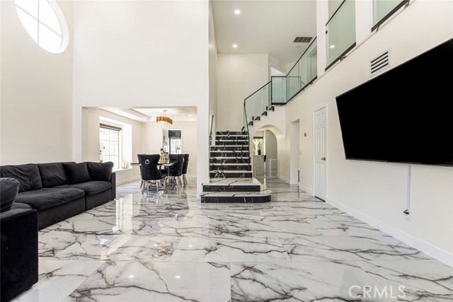 20128 Cavern Court, Saugus CA: https://media.crmls.org/medias/e57c7fb8-8194-483c-98b0-859158ff8cc2.jpg