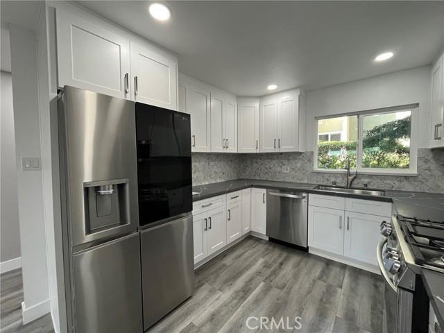 Detail Gallery Image 9 of 48 For 4816 Hollow Corner Rd #159,  Culver City,  CA 90230 - 3 Beds | 2 Baths