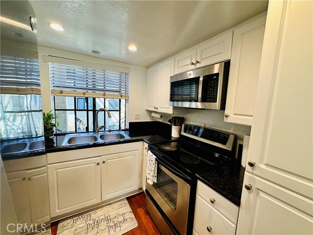 Detail Gallery Image 17 of 61 For 25601 Indian Hill Ln #H,  Laguna Hills,  CA 92653 - 2 Beds | 2 Baths