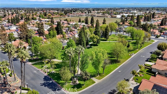 122 East, Madera CA: https://media.crmls.org/medias/e57dd4a2-71db-41a5-b218-f4e167eb7610.jpg