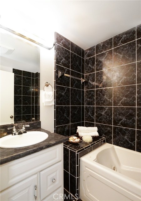 635 Prospect Avenue, Redondo Beach, California 90277, 2 Bedrooms Bedrooms, ,2 BathroomsBathrooms,Residential,For Sale,Prospect,IN25120437