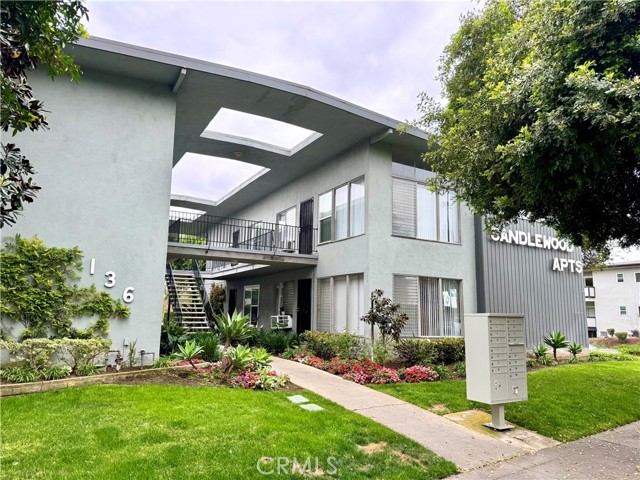 136 W Union Avenue, Fullerton CA: https://media.crmls.org/medias/e57ec49f-0ee4-42bc-96cd-510ecd4b3783.jpg