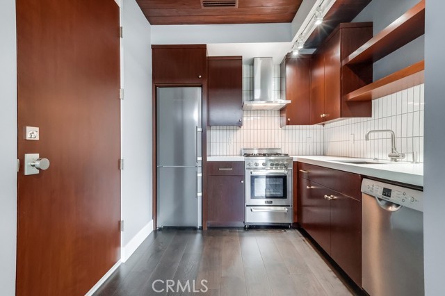 6715 E Ocean Boulevard, Long Beach CA: https://media.crmls.org/medias/e5802077-2dd4-4011-b416-3888f16de3e0.jpg