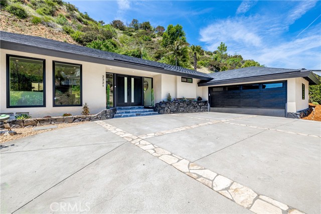 Detail Gallery Image 2 of 71 For 2321 Coldwater Canyon Dr, Beverly Hills,  CA 90210 - 3 Beds | 2 Baths