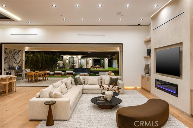 Detail Gallery Image 16 of 72 For 11826 Kling St, Valley Village,  CA 91607 - 6 Beds | 5/1 Baths