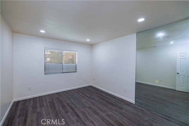1806 N Fairview Street, Santa Ana CA: https://media.crmls.org/medias/e580bdec-d4a8-43ec-ab8e-fe4a2c4540b7.jpg