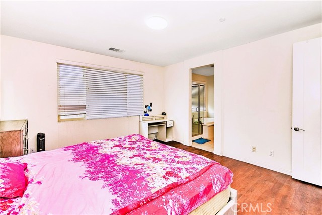 13288 Cactus Flower Street, Eastvale CA: https://media.crmls.org/medias/e580df70-bb33-42fc-9501-7c0f79382e33.jpg