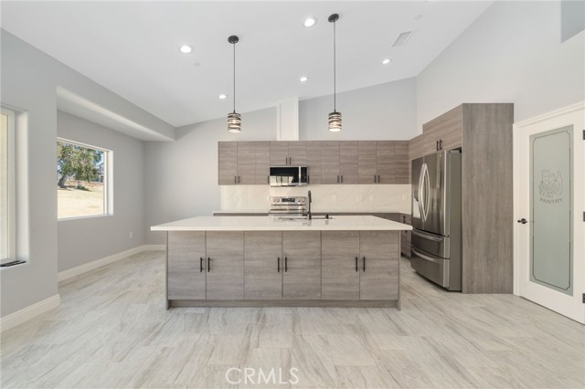 Detail Gallery Image 9 of 50 For 18756 Centennial St, Hesperia,  CA 92345 - 4 Beds | 3 Baths