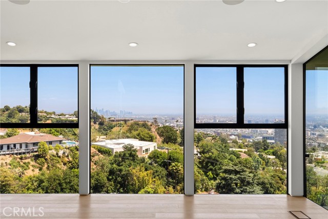Detail Gallery Image 4 of 35 For 9336 Lloydcrest Dr, Beverly Hills,  CA 90210 - 3 Beds | 2 Baths