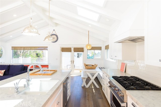 524 13th Street, Manhattan Beach CA: https://media.crmls.org/medias/e5823c4a-1714-4348-9bc4-df7c65b81a54.jpg
