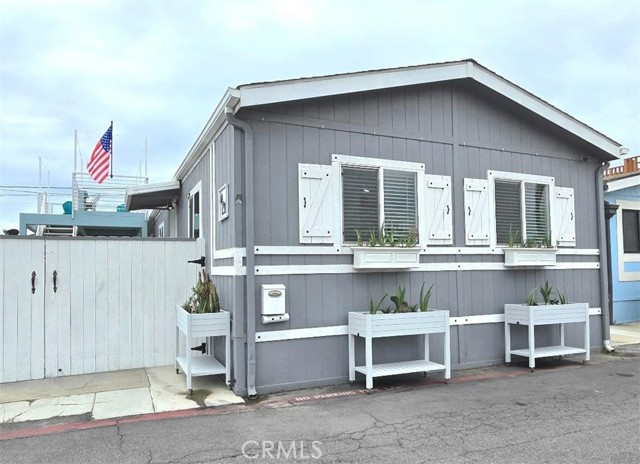 Detail Gallery Image 3 of 58 For 21752 Pacific Coast Hwy 11a,  Huntington Beach,  CA 92646 - 3 Beds | 2 Baths
