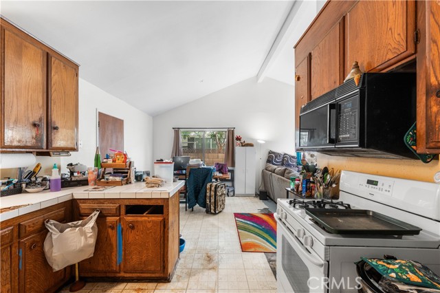 22038 Alamogordo Road, Saugus CA: https://media.crmls.org/medias/e582a549-bfb7-47f5-88ff-2a2fca2bf3fe.jpg