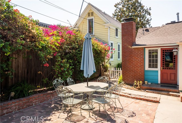 211 E Virginia Avenue, Glendora CA: https://media.crmls.org/medias/e582d0d1-dcce-4104-9e0c-db20360ca434.jpg