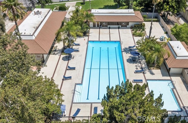 10214 Larwin Avenue, Chatsworth CA: https://media.crmls.org/medias/e582da37-a539-4cdc-9fb5-3366b8ff33dd.jpg