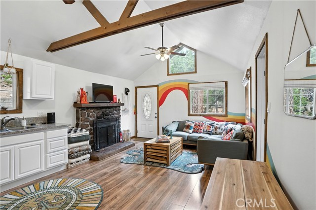 24990 Marion Ridge Drive, Idyllwild CA: https://media.crmls.org/medias/e583bcff-bb43-4b4d-8fc6-8469544a2b0e.jpg