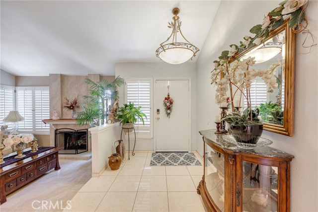 9909 Merced River Avenue, Fountain Valley CA: https://media.crmls.org/medias/e583e979-aa60-4e32-96b2-c39d4a730f10.jpg