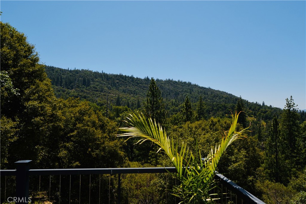 https://media.crmls.org/medias/e5858a16-0f64-459b-b880-b7f569fef741.jpg?preset=X-Large