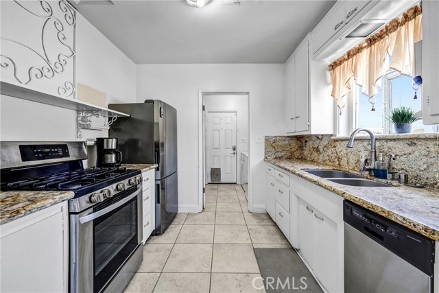 2451 Graydon Avenue, Monrovia CA: https://media.crmls.org/medias/e585b7c0-26a7-4cd1-a3d3-737e6e269b0b.jpg