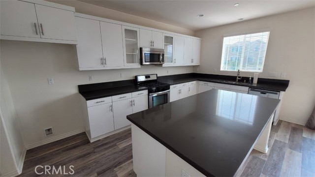 Detail Gallery Image 8 of 35 For 22056 Windham Way, Saugus,  CA 91350 - 4 Beds | 3 Baths