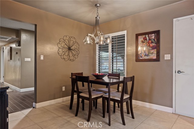 Detail Gallery Image 19 of 47 For 6001 Meadow Glen, Bakersfield,  CA 93306 - 3 Beds | 2 Baths