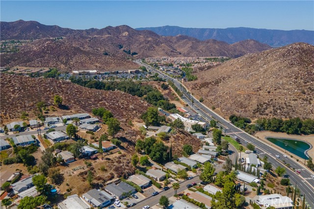 22831 Skylink Drive, Canyon Lake CA: https://media.crmls.org/medias/e5876f73-b688-4cf0-a304-bc0da2b98ad4.jpg