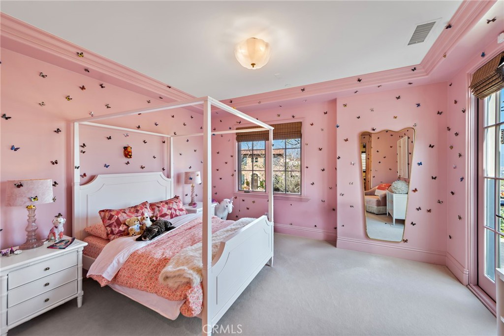 https://media.crmls.org/medias/e5885ce6-a055-44ad-932e-780aff190e7b.jpg?preset=X-Large
