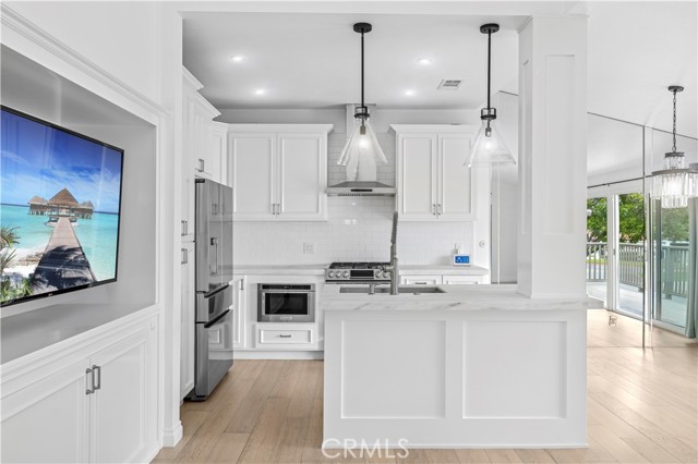 Detail Gallery Image 4 of 18 For 2010 Barranca, Newport Beach,  CA 92660 - 3 Beds | 2 Baths