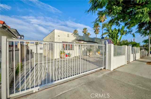 842 S Anaheim Boulevard, Anaheim CA: https://media.crmls.org/medias/e58b0f1f-ae2e-44d6-91a1-ab4c3eadec57.jpg