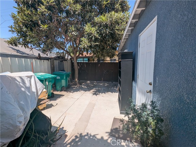 115 E 69th Street, Long Beach CA: https://media.crmls.org/medias/e58b1ca3-92ec-411b-bdc7-ce2e56df728e.jpg