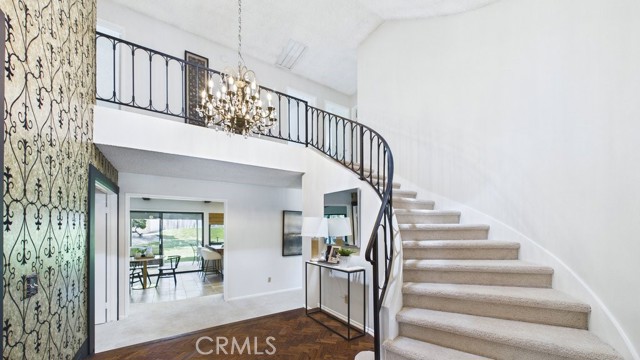 Detail Gallery Image 5 of 45 For 24187 Avenida Crescenta, Valencia,  CA 91355 - 5 Beds | 3 Baths