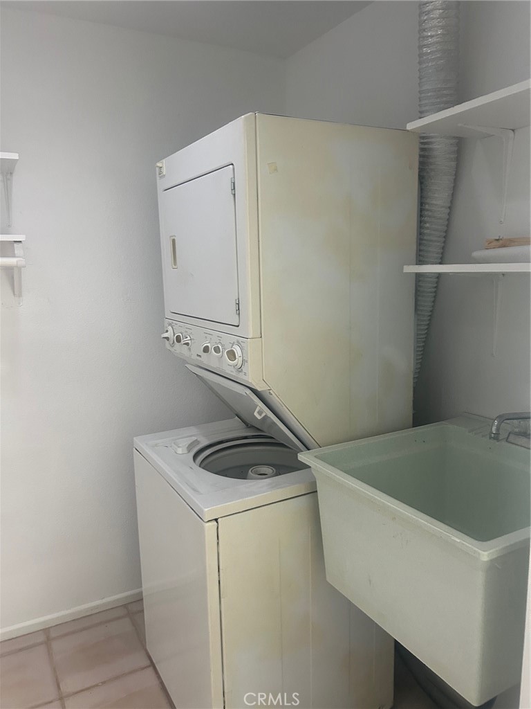 https://media.crmls.org/medias/e58cb782-f53a-4799-af9b-4dd1e7b6e687.jpg?preset=X-Large