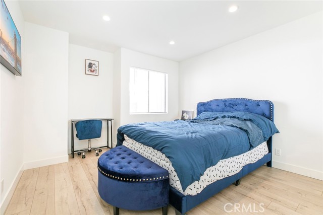 11911 Magnolia Boulevard, Valley Village CA: https://media.crmls.org/medias/e58cec2b-41c9-4bf7-9b9f-684e0ad85360.jpg