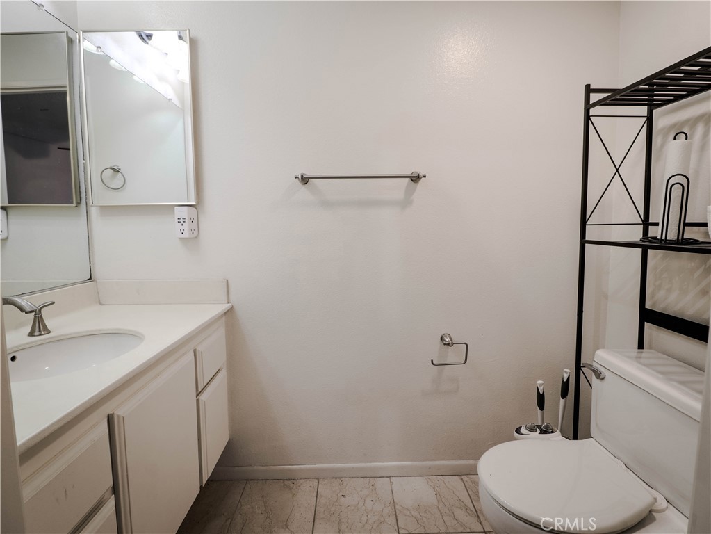 https://media.crmls.org/medias/e58d6eda-01bb-45ae-aad8-d56334af4a7c.jpg?preset=X-Large