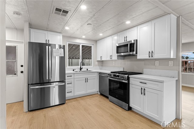 Detail Gallery Image 11 of 32 For 200 W San Bernardino Ave #19,  Rialto,  CA 92376 - 2 Beds | 2 Baths