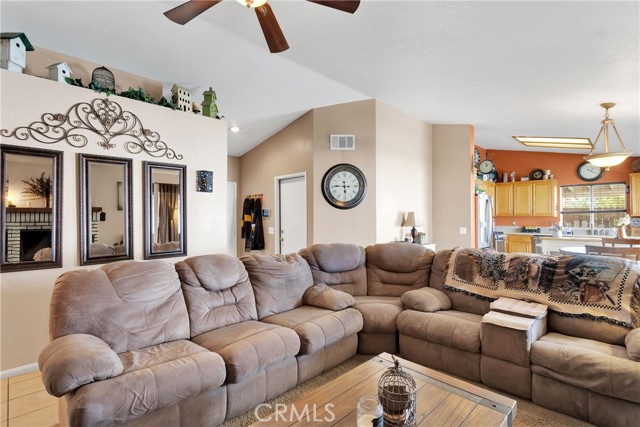 Detail Gallery Image 10 of 38 For 12231 Jason Ln, Victorville,  CA 92395 - 3 Beds | 2 Baths