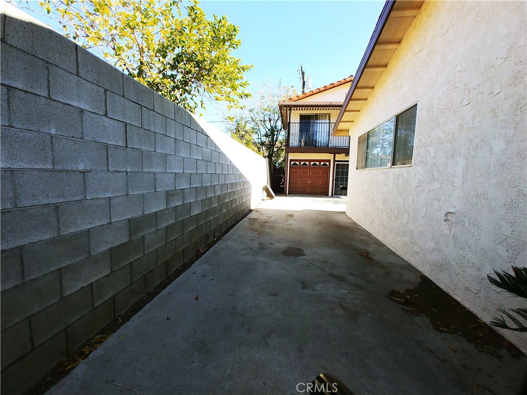 https://media.crmls.org/medias/e58e17c0-0815-4518-bddd-d98a7d1e54f8.jpg?preset=X-Large