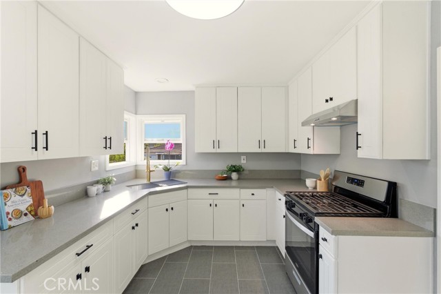 2106 Mcpherson Avenue, Los Angeles CA: https://media.crmls.org/medias/e58e8c6a-a5f6-4b5f-b50c-77c7c5f8b12e.jpg