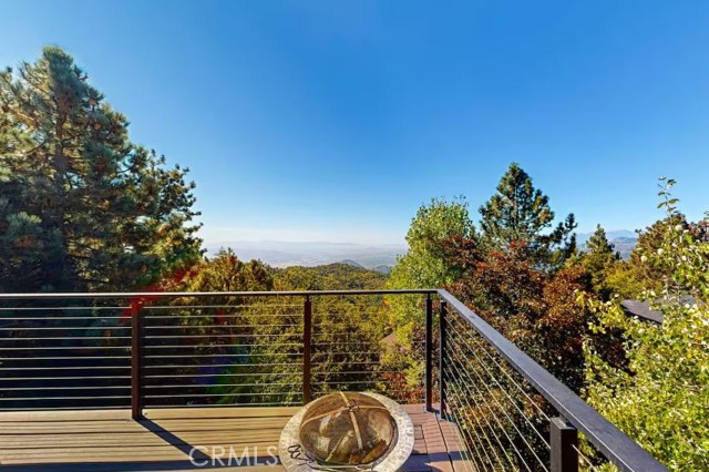 Detail Gallery Image 10 of 49 For 1960 Willow Dr, Running Springs,  CA 92382 - 4 Beds | 3 Baths