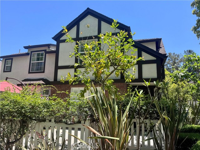 32 Three Vines Court, Ladera Ranch CA: https://media.crmls.org/medias/e58f2f31-9635-483c-8146-be85834422c6.jpg