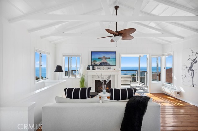 Detail Gallery Image 3 of 28 For 32086 Coast Hwy, Laguna Beach,  CA 92651 - 2 Beds | 2 Baths