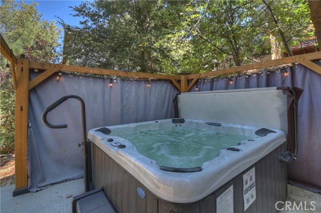 1348 Manzanita Way, Lake Arrowhead CA: https://media.crmls.org/medias/e58f49f0-66bb-4327-be1e-fd4c6e4a67cd.jpg