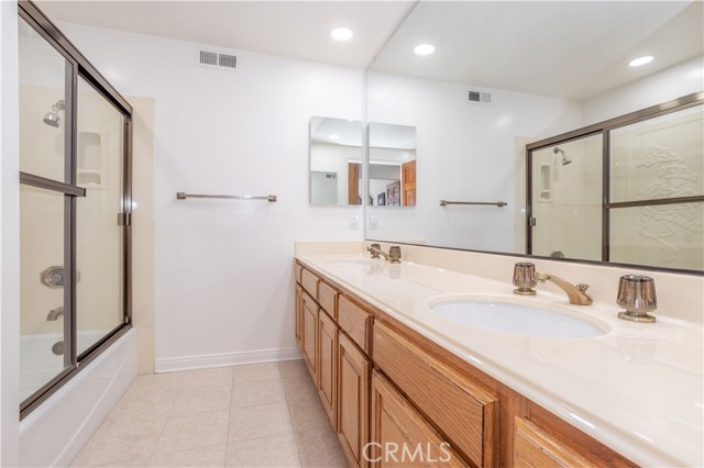 Detail Gallery Image 29 of 42 For 18148 Sandringham Ct, Porter Ranch,  CA 91326 - 5 Beds | 4/1 Baths