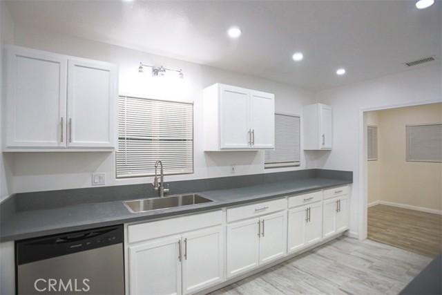 Detail Gallery Image 7 of 31 For 697 E 21st, San Bernardino,  CA 92404 - 5 Beds | 3 Baths