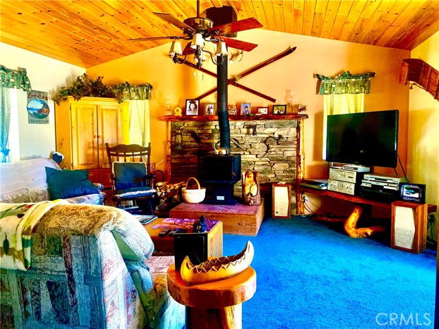 540 Yukon Road, Green Valley Lake CA: https://media.crmls.org/medias/e590aa12-e7b2-4db5-ac4f-52e7c86bea09.jpg